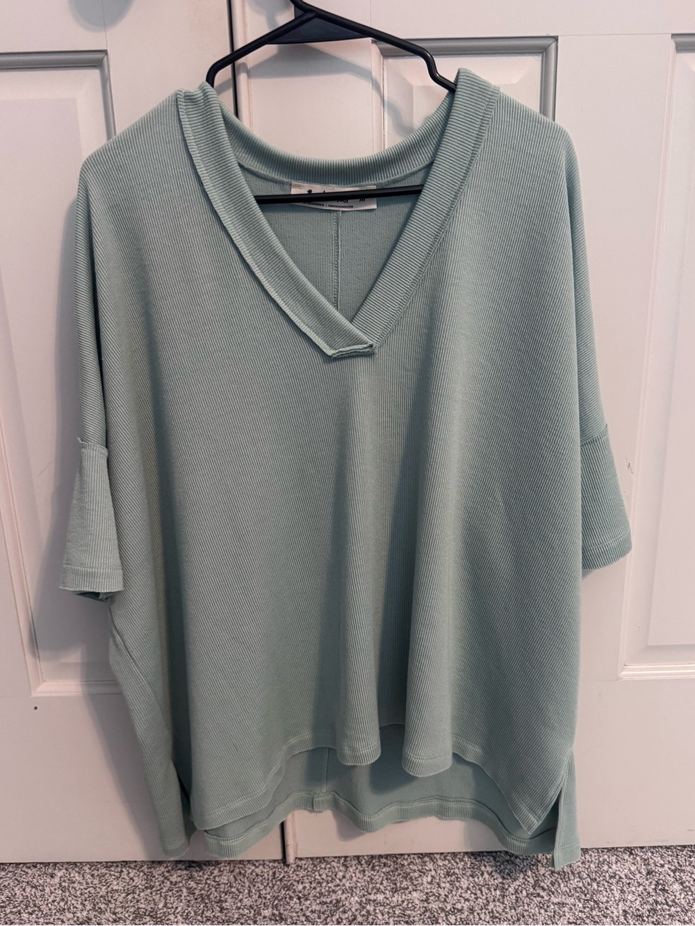 Three Bird Nest, M, The Nest On The Go V Neck Ribbed Essential Tee, Sage, NWOT - Picture 5 of 7